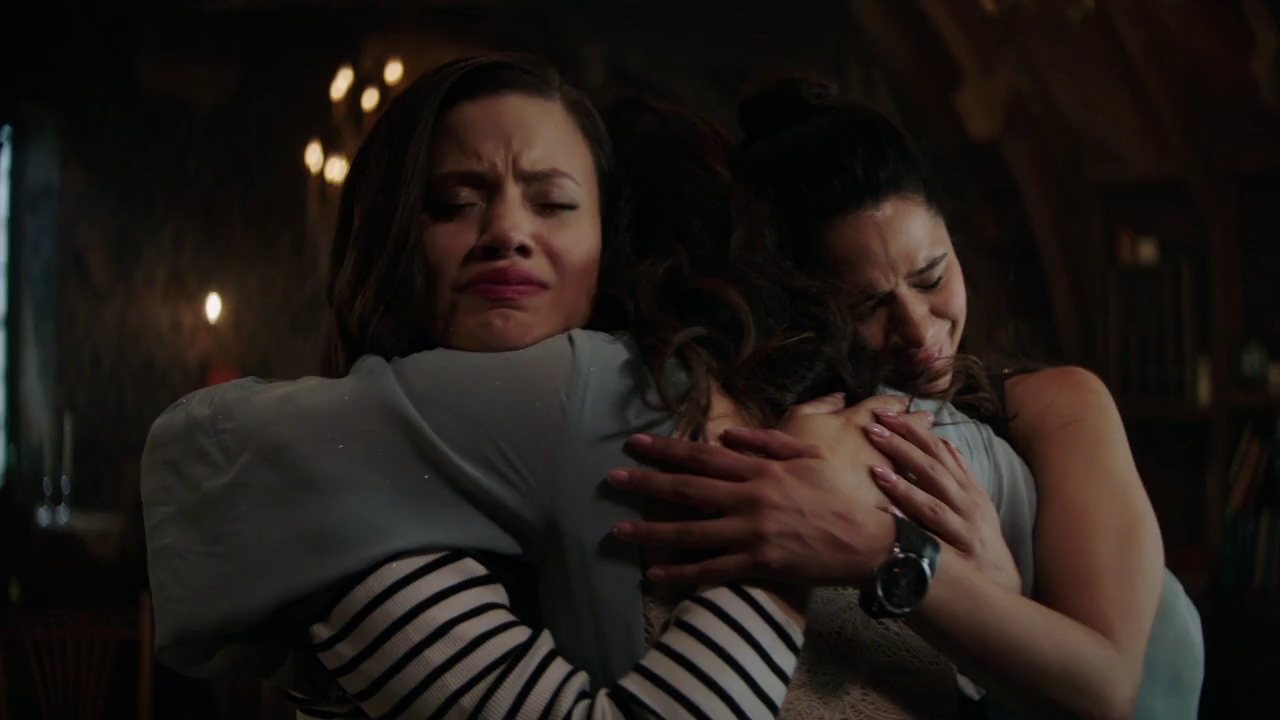 Charmed-Online-dot-nl_Charmed-1x02LetThisMotherOut01282.jpg