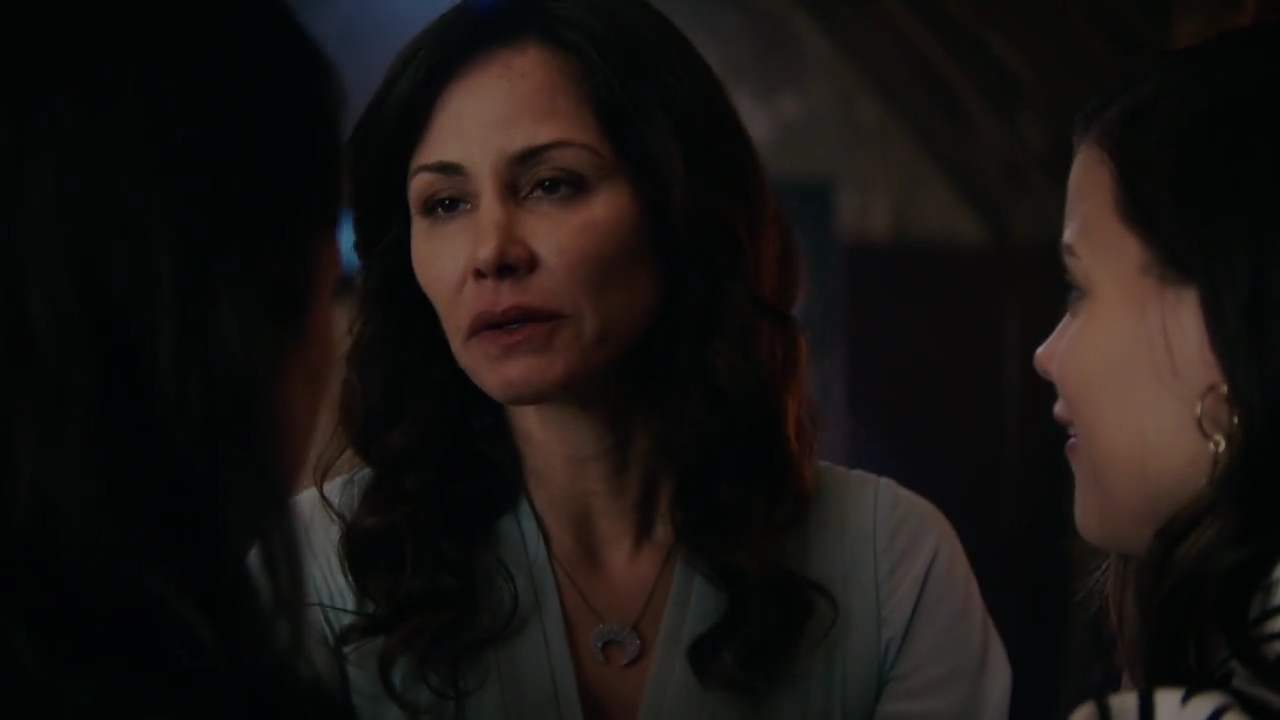 Charmed-Online-dot-nl_Charmed-1x02LetThisMotherOut01289.jpg