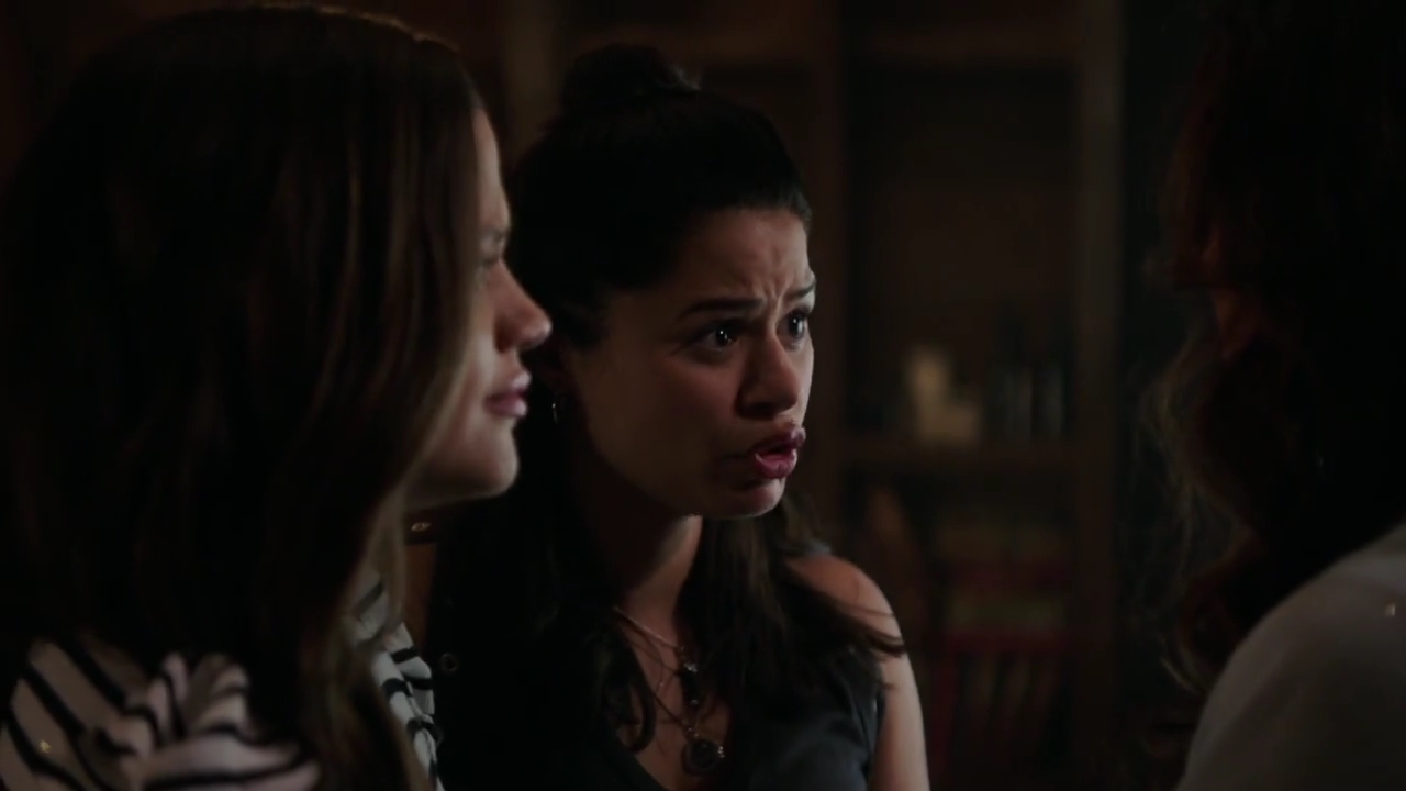 Charmed-Online-dot-nl_Charmed-1x02LetThisMotherOut01293.jpg