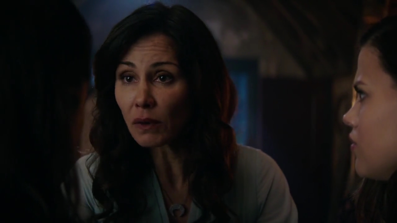 Charmed-Online-dot-nl_Charmed-1x02LetThisMotherOut01299.jpg