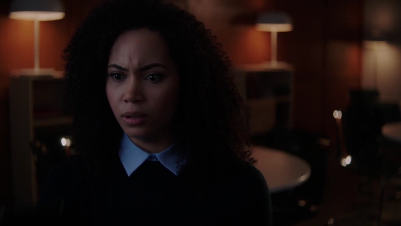 Charmed-Online-dot-nl_Charmed-1x02LetThisMotherOut01345.jpg