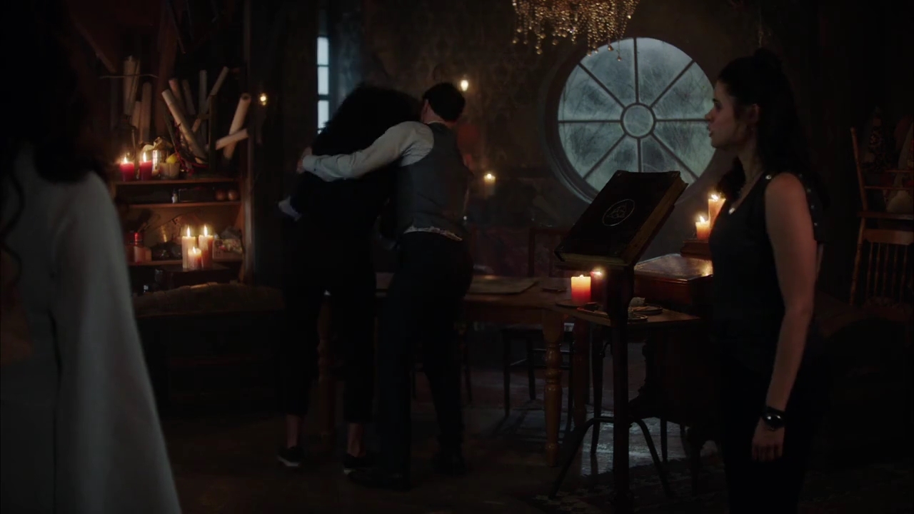 Charmed-Online-dot-nl_Charmed-1x02LetThisMotherOut01353.jpg