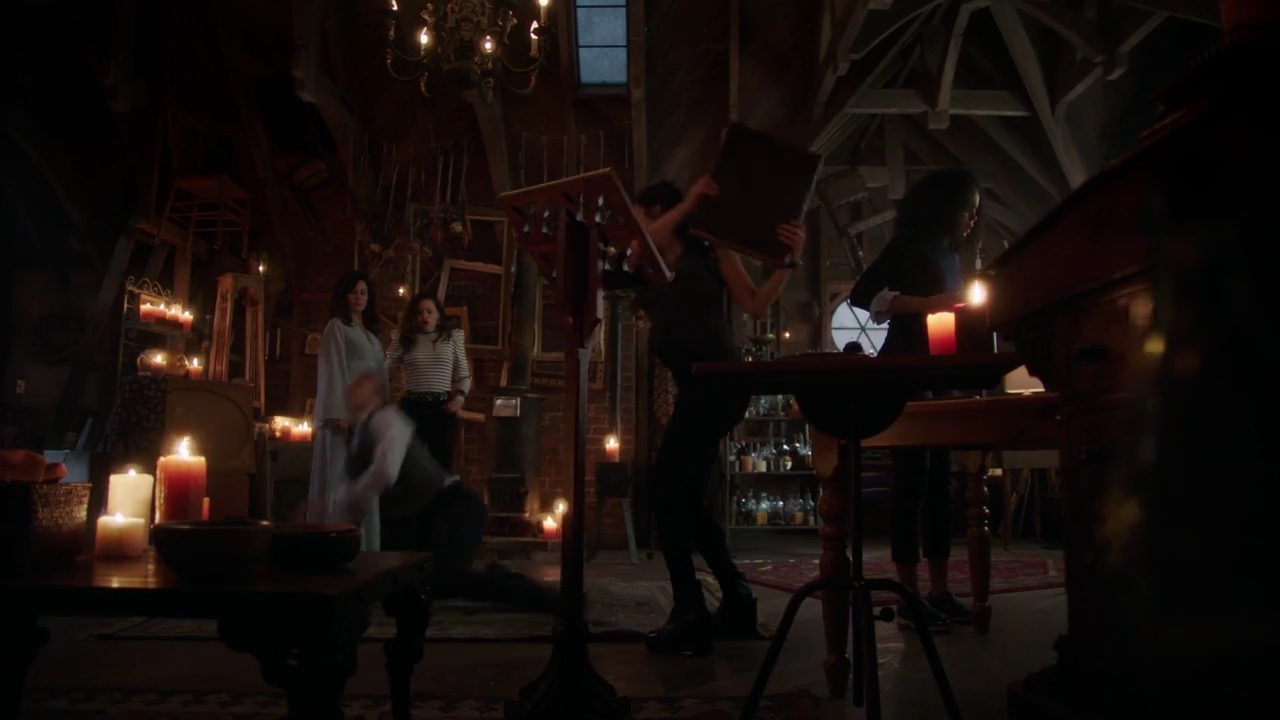 Charmed-Online-dot-nl_Charmed-1x02LetThisMotherOut01361.jpg