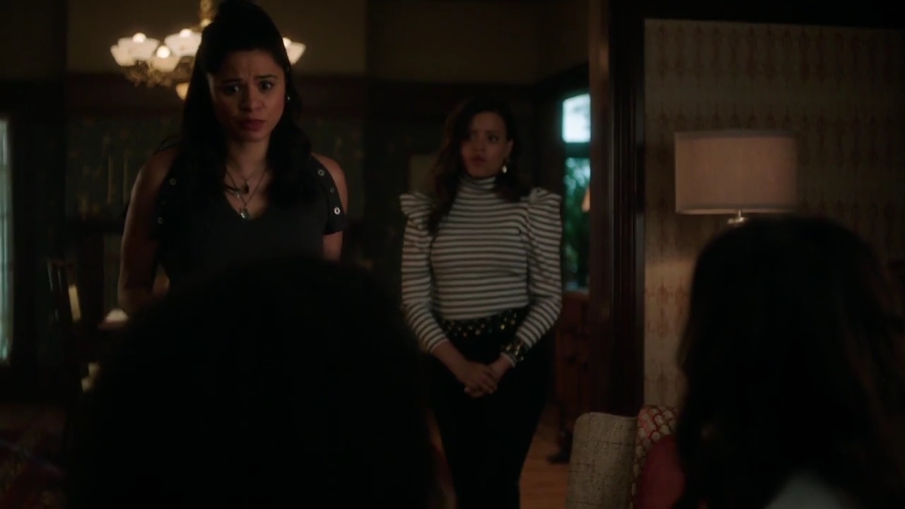 Charmed-Online-dot-nl_Charmed-1x02LetThisMotherOut01399.jpg
