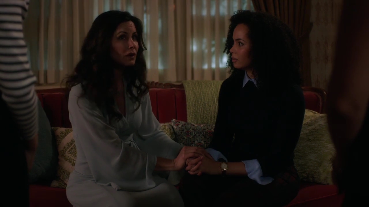 Charmed-Online-dot-nl_Charmed-1x02LetThisMotherOut01410.jpg
