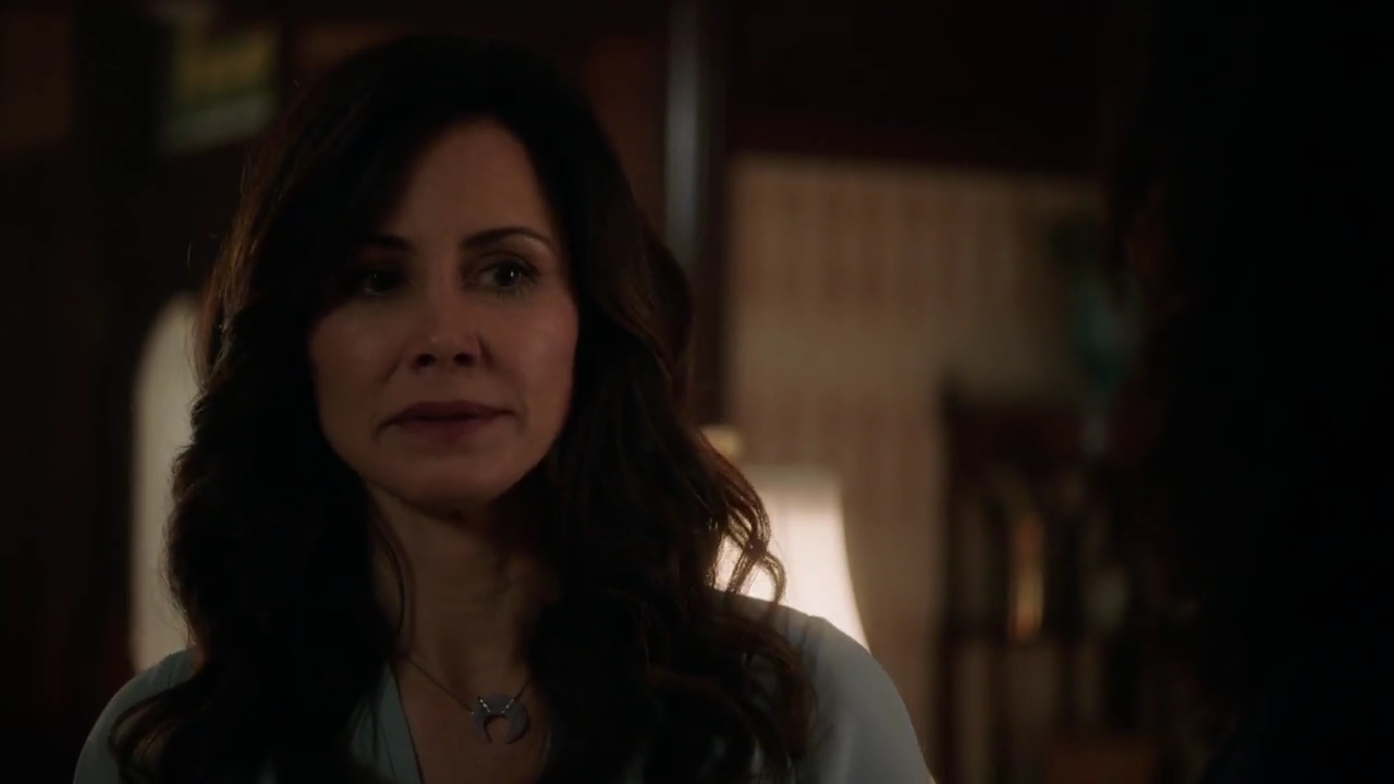 Charmed-Online-dot-nl_Charmed-1x02LetThisMotherOut01421.jpg