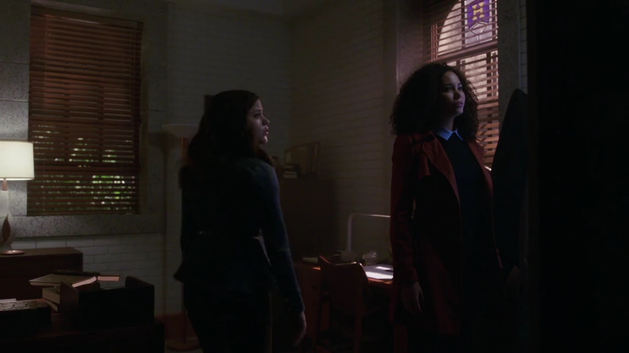 Charmed-Online-dot-nl_Charmed-1x02LetThisMotherOut01475.jpg