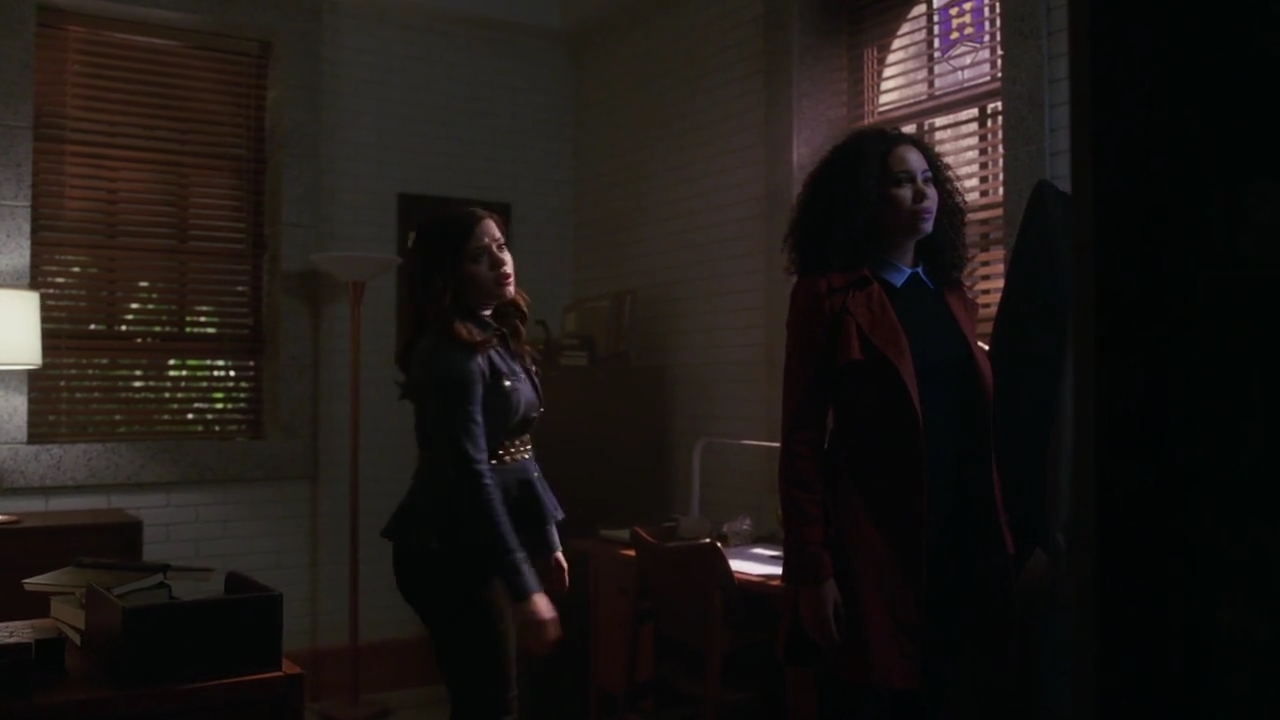 Charmed-Online-dot-nl_Charmed-1x02LetThisMotherOut01476.jpg