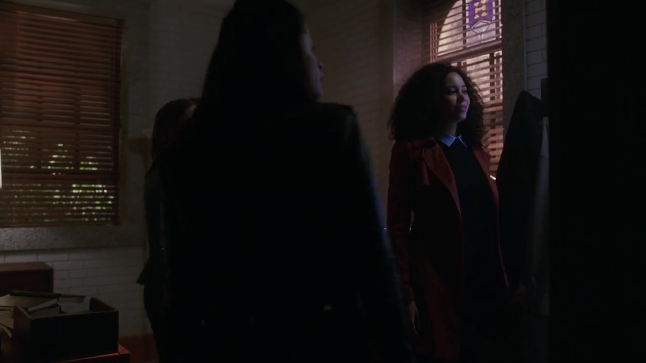 Charmed-Online-dot-nl_Charmed-1x02LetThisMotherOut01477.jpg