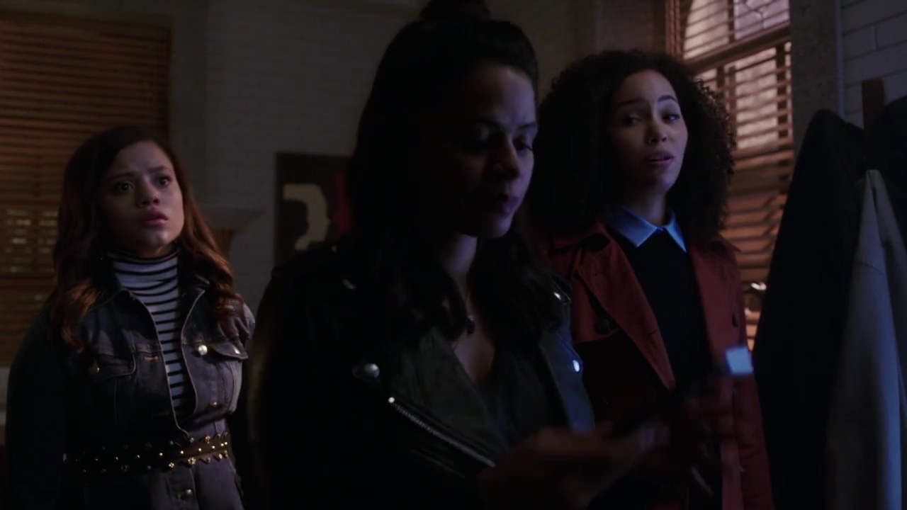 Charmed-Online-dot-nl_Charmed-1x02LetThisMotherOut01481.jpg