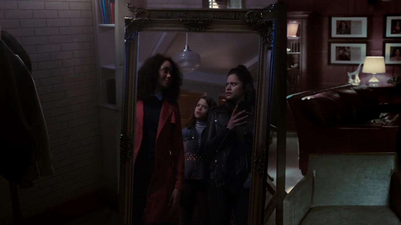 Charmed-Online-dot-nl_Charmed-1x02LetThisMotherOut01484.jpg