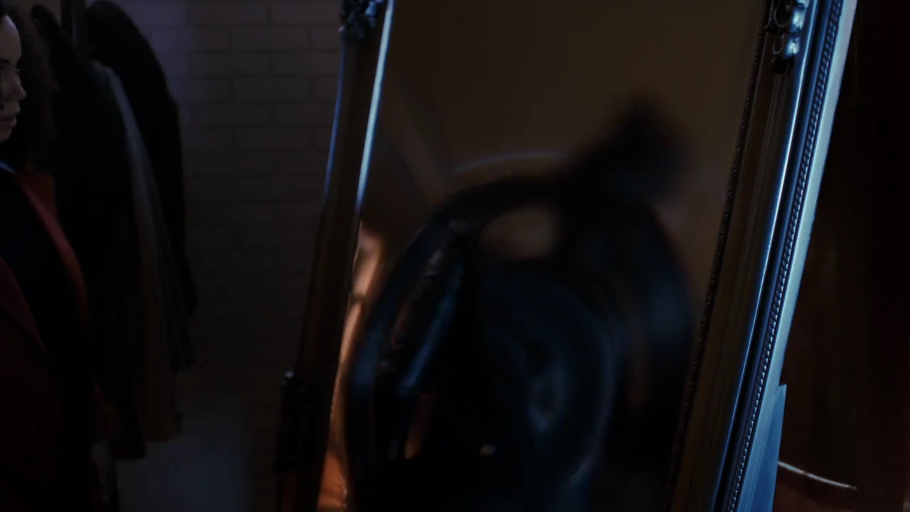 Charmed-Online-dot-nl_Charmed-1x02LetThisMotherOut01505.jpg