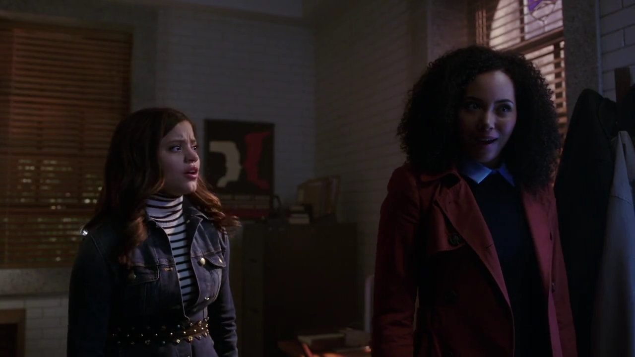 Charmed-Online-dot-nl_Charmed-1x02LetThisMotherOut01506.jpg