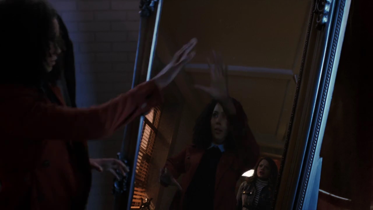 Charmed-Online-dot-nl_Charmed-1x02LetThisMotherOut01507.jpg