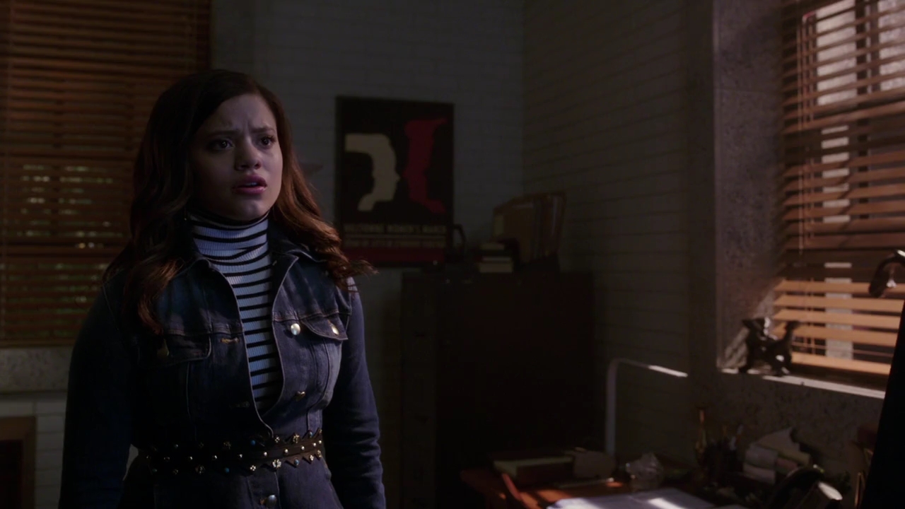 Charmed-Online-dot-nl_Charmed-1x02LetThisMotherOut01510.jpg