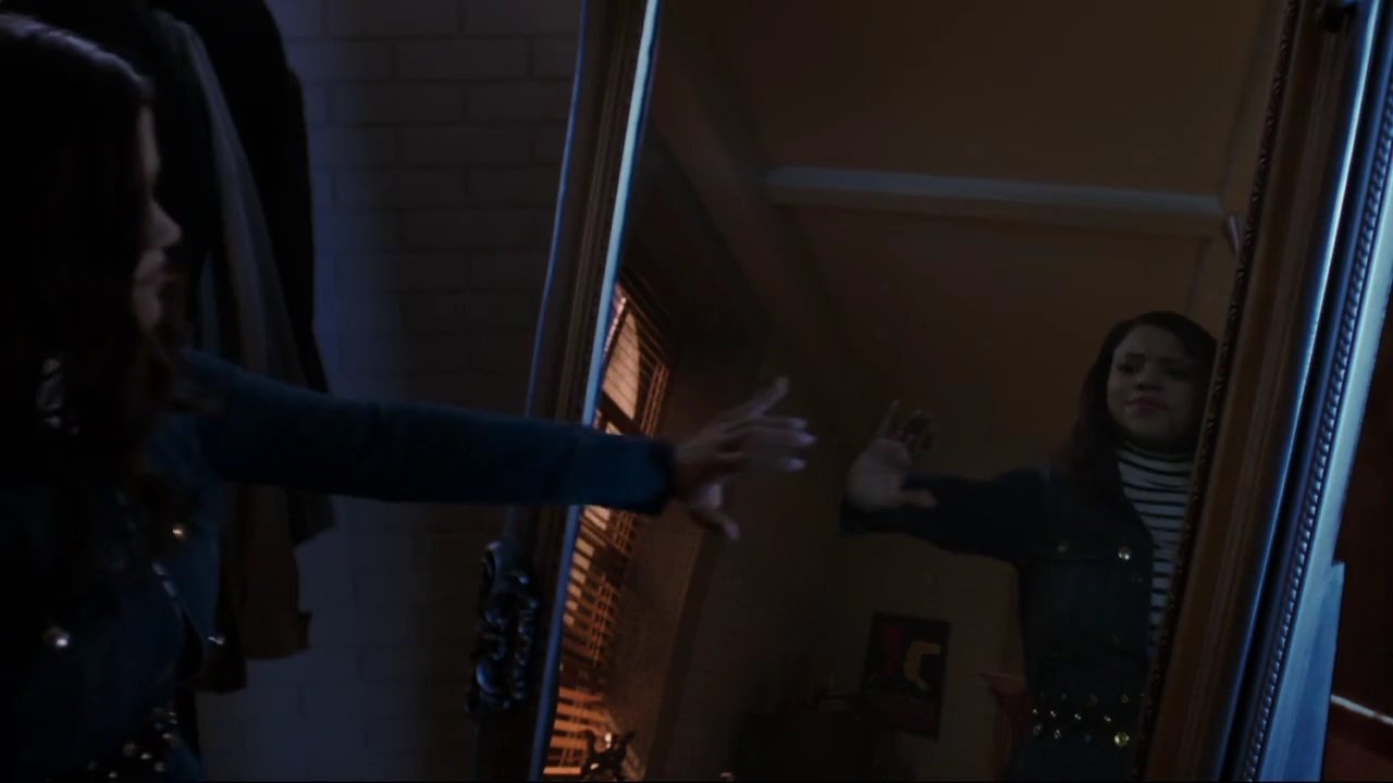 Charmed-Online-dot-nl_Charmed-1x02LetThisMotherOut01515.jpg