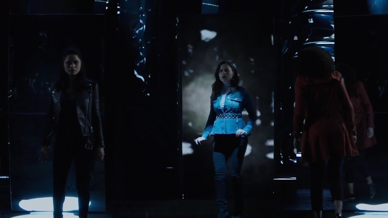 Charmed-Online-dot-nl_Charmed-1x02LetThisMotherOut01526.jpg
