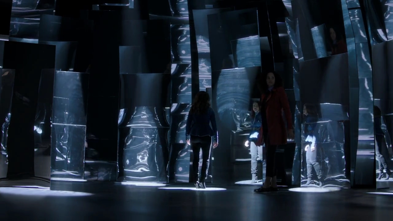 Charmed-Online-dot-nl_Charmed-1x02LetThisMotherOut01530.jpg