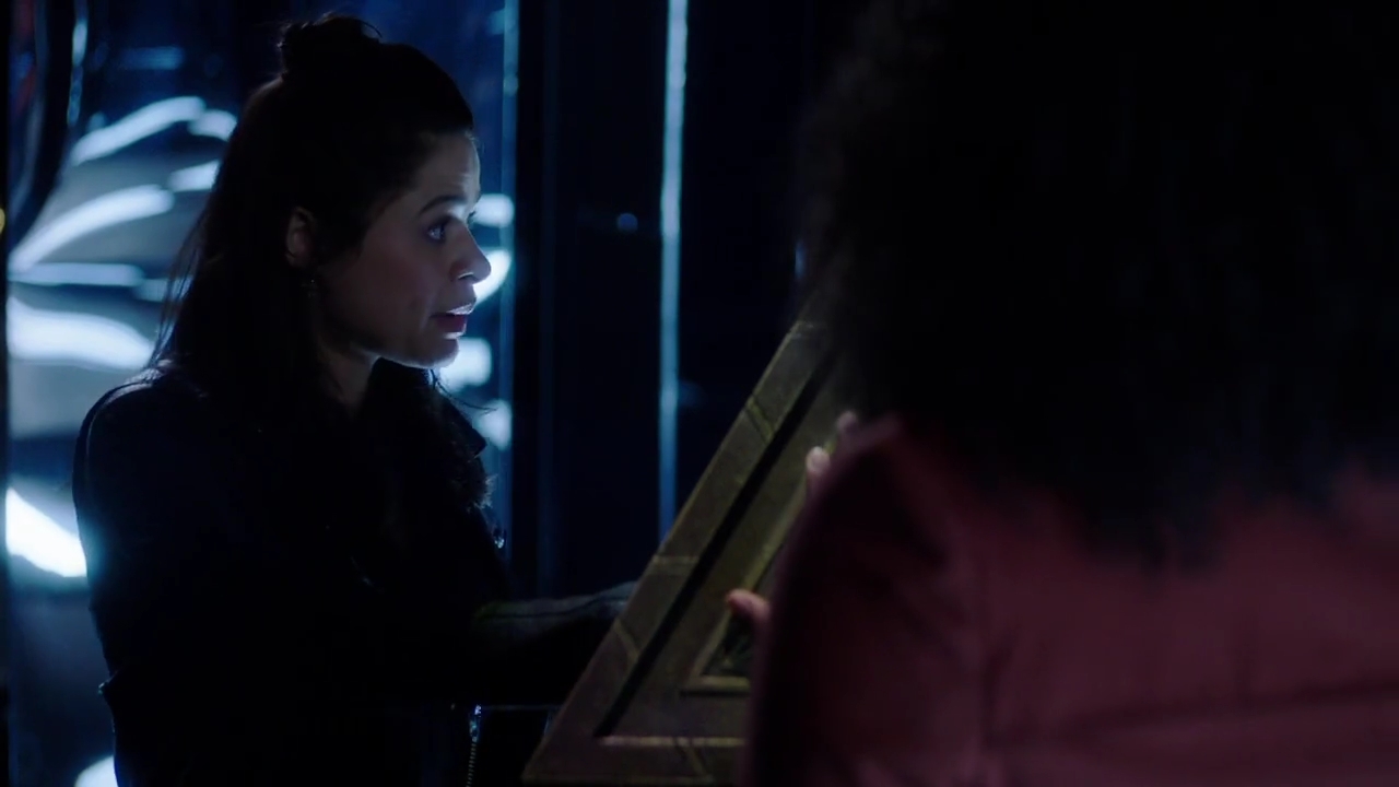 Charmed-Online-dot-nl_Charmed-1x02LetThisMotherOut01586.jpg