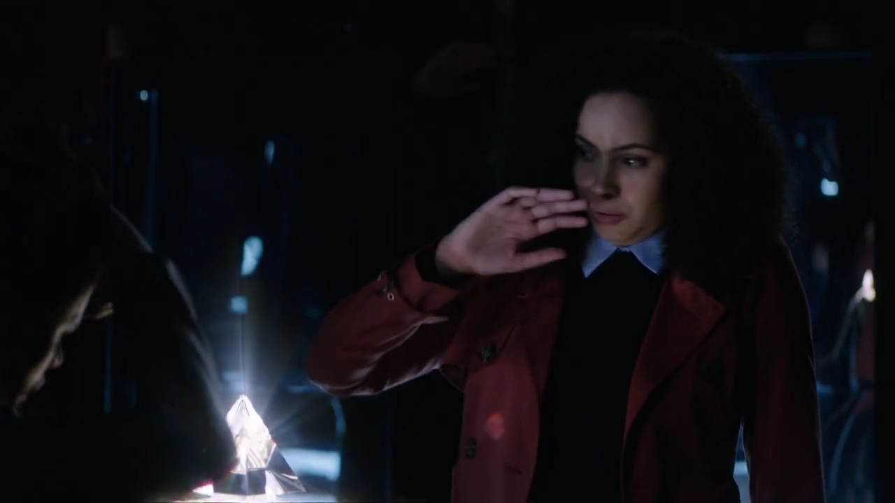 Charmed-Online-dot-nl_Charmed-1x02LetThisMotherOut01620.jpg