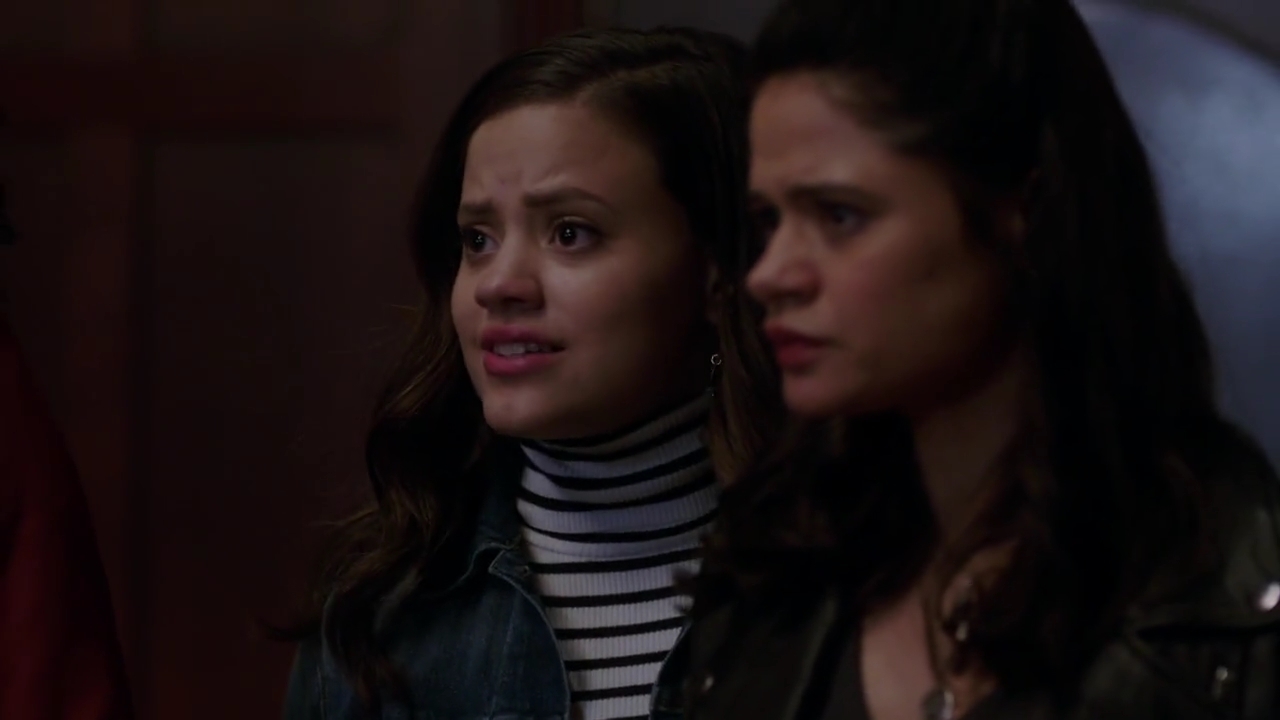 Charmed-Online-dot-nl_Charmed-1x02LetThisMotherOut01719.jpg