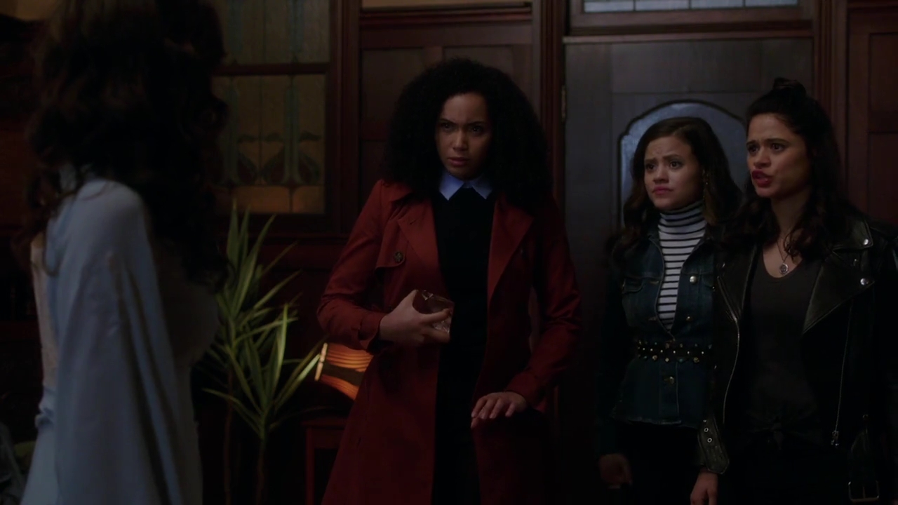 Charmed-Online-dot-nl_Charmed-1x02LetThisMotherOut01736.jpg