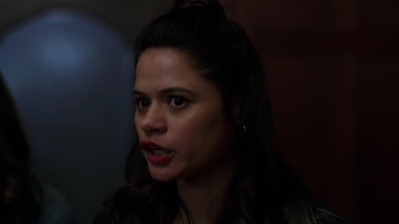 Charmed-Online-dot-nl_Charmed-1x02LetThisMotherOut01738.jpg