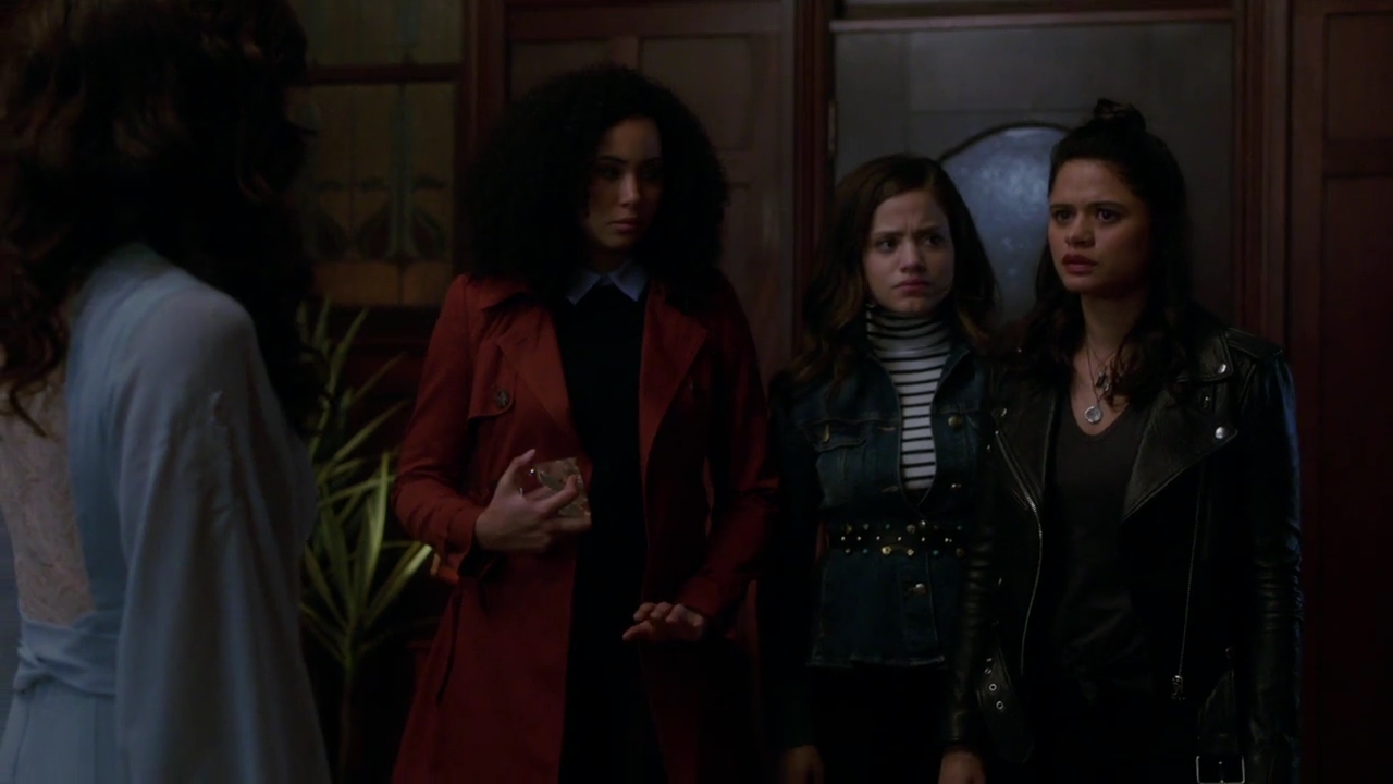 Charmed-Online-dot-nl_Charmed-1x02LetThisMotherOut01753.jpg