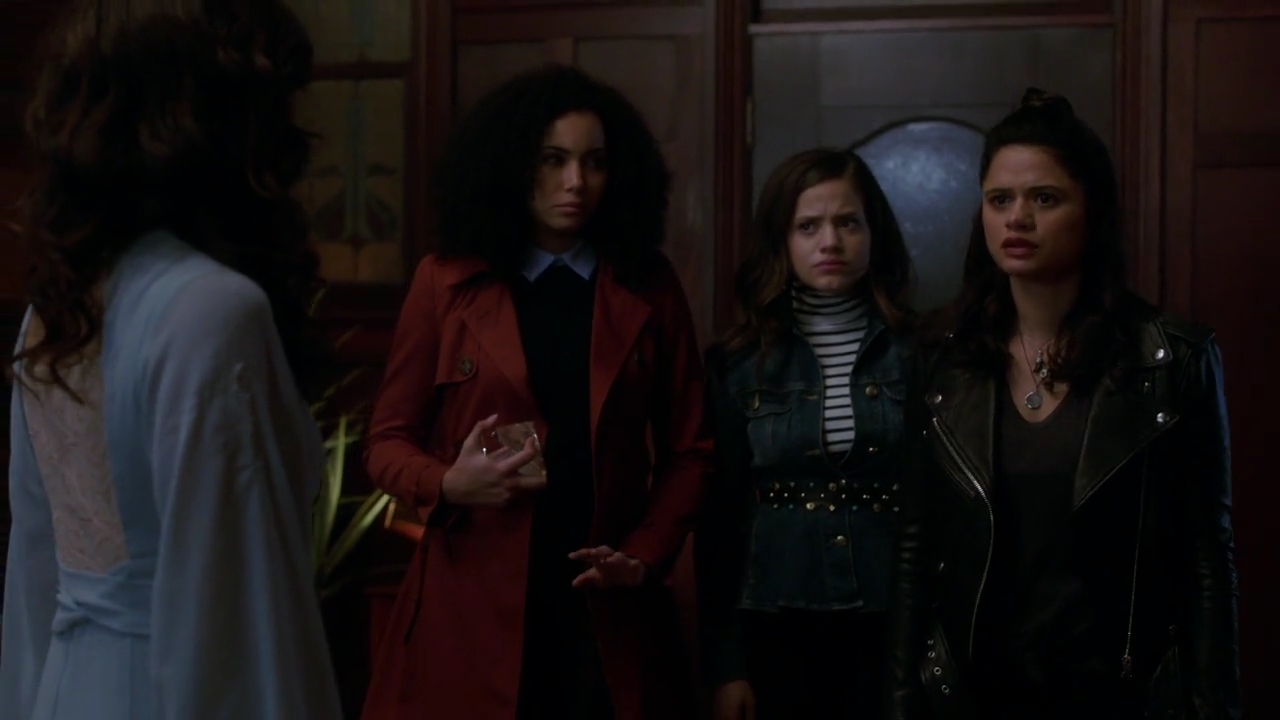 Charmed-Online-dot-nl_Charmed-1x02LetThisMotherOut01754.jpg