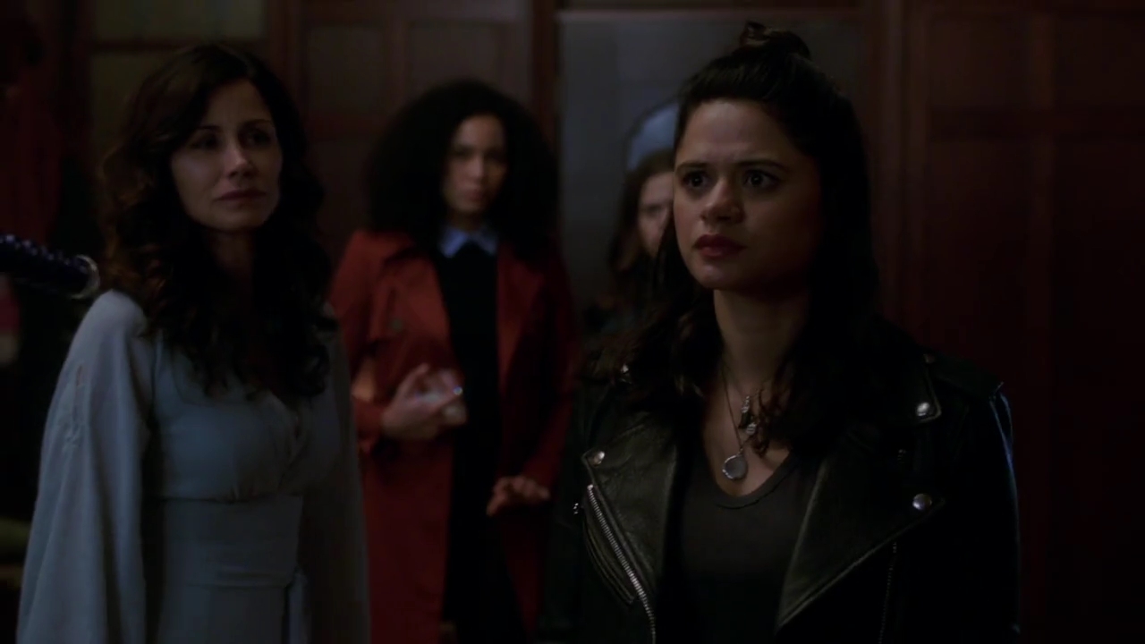 Charmed-Online-dot-nl_Charmed-1x02LetThisMotherOut01757.jpg