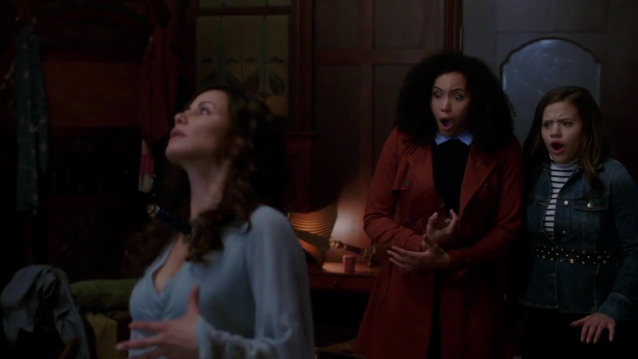 Charmed-Online-dot-nl_Charmed-1x02LetThisMotherOut01763.jpg