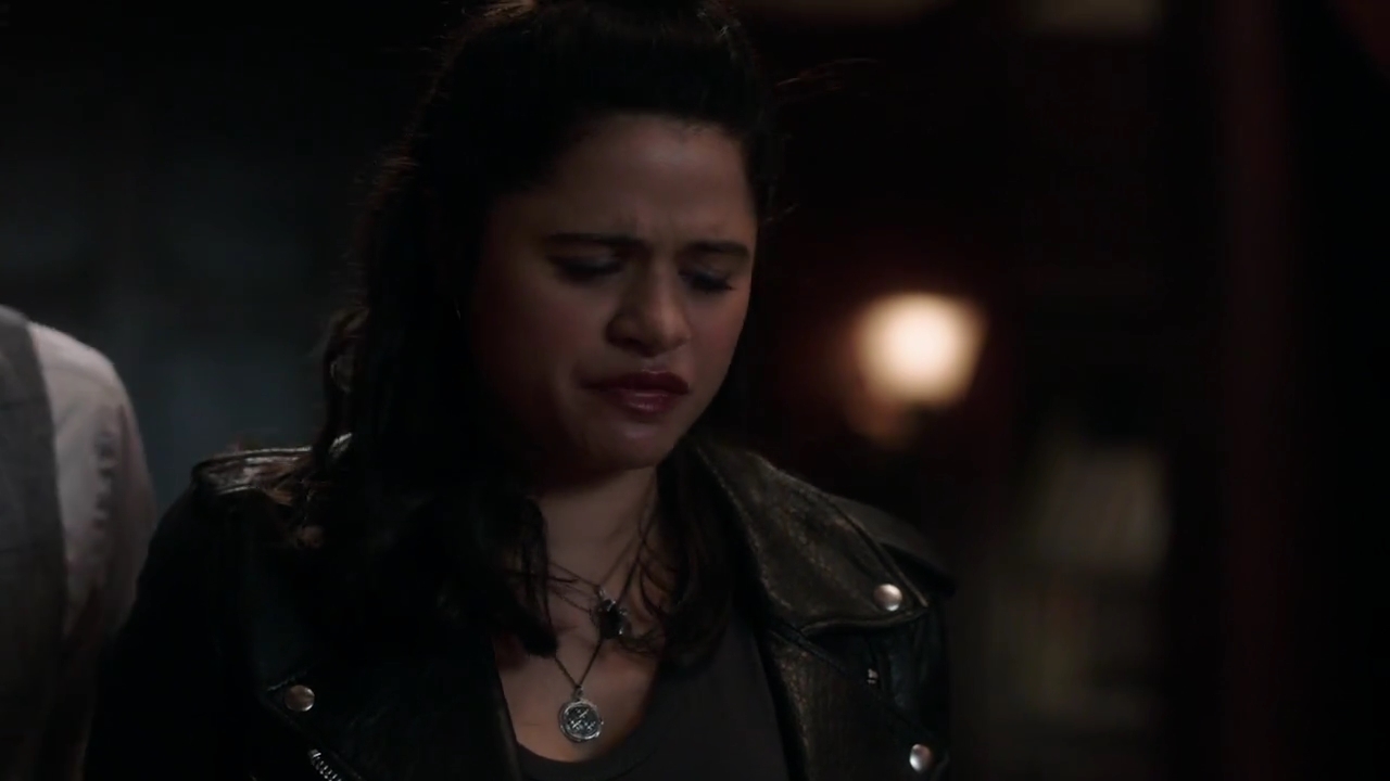 Charmed-Online-dot-nl_Charmed-1x02LetThisMotherOut01767.jpg