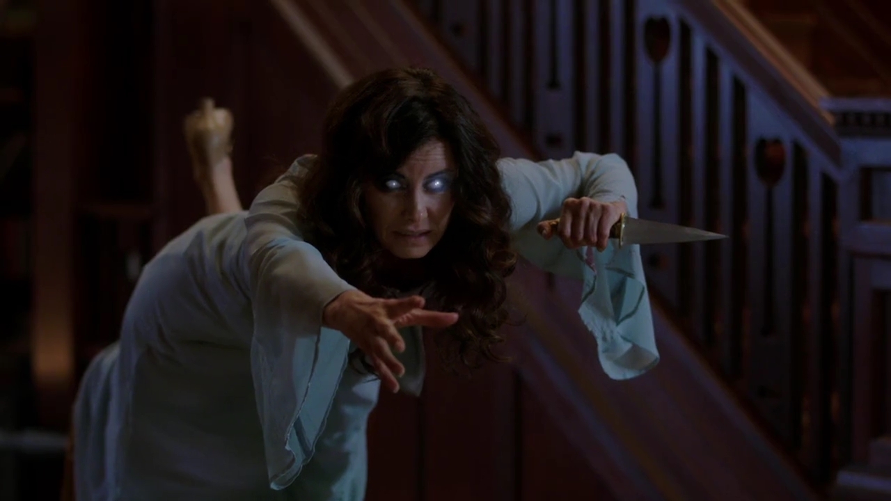 Charmed-Online-dot-nl_Charmed-1x02LetThisMotherOut01798.jpg