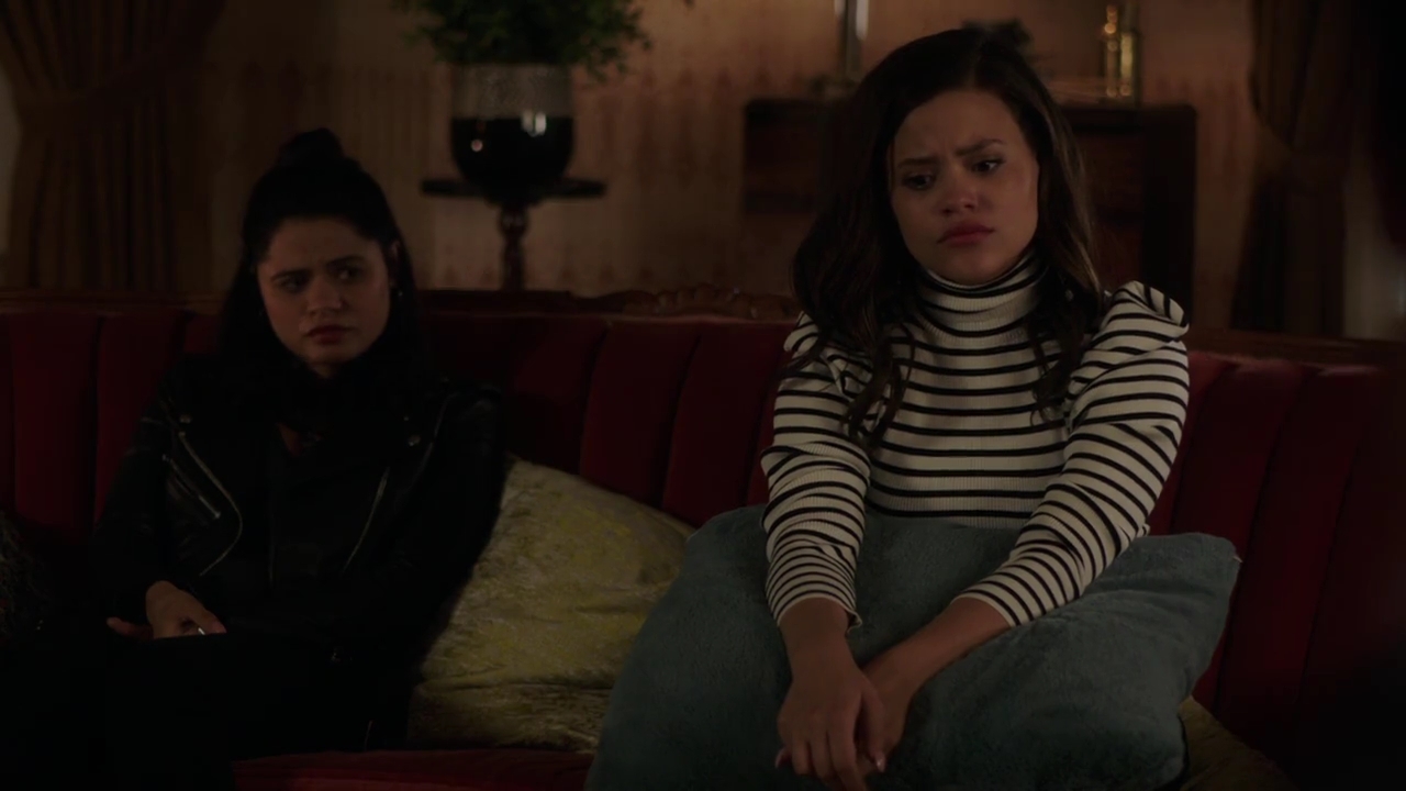 Charmed-Online-dot-nl_Charmed-1x02LetThisMotherOut01935.jpg