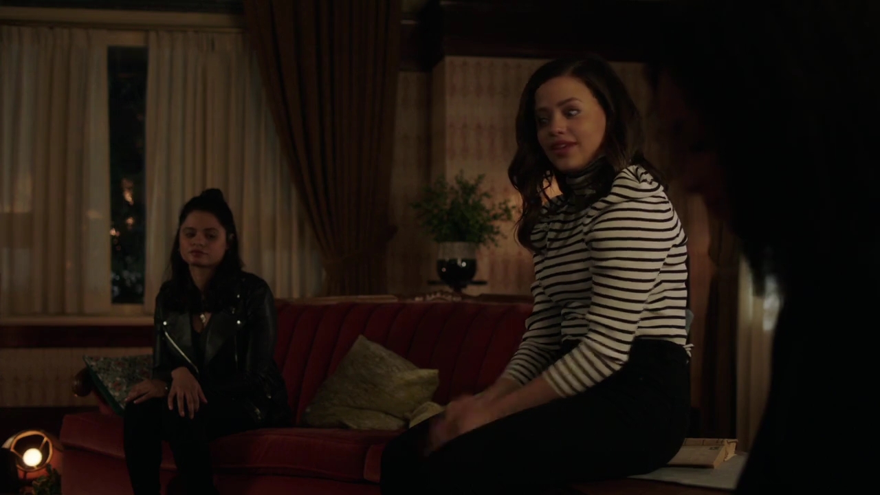 Charmed-Online-dot-nl_Charmed-1x02LetThisMotherOut02050.jpg