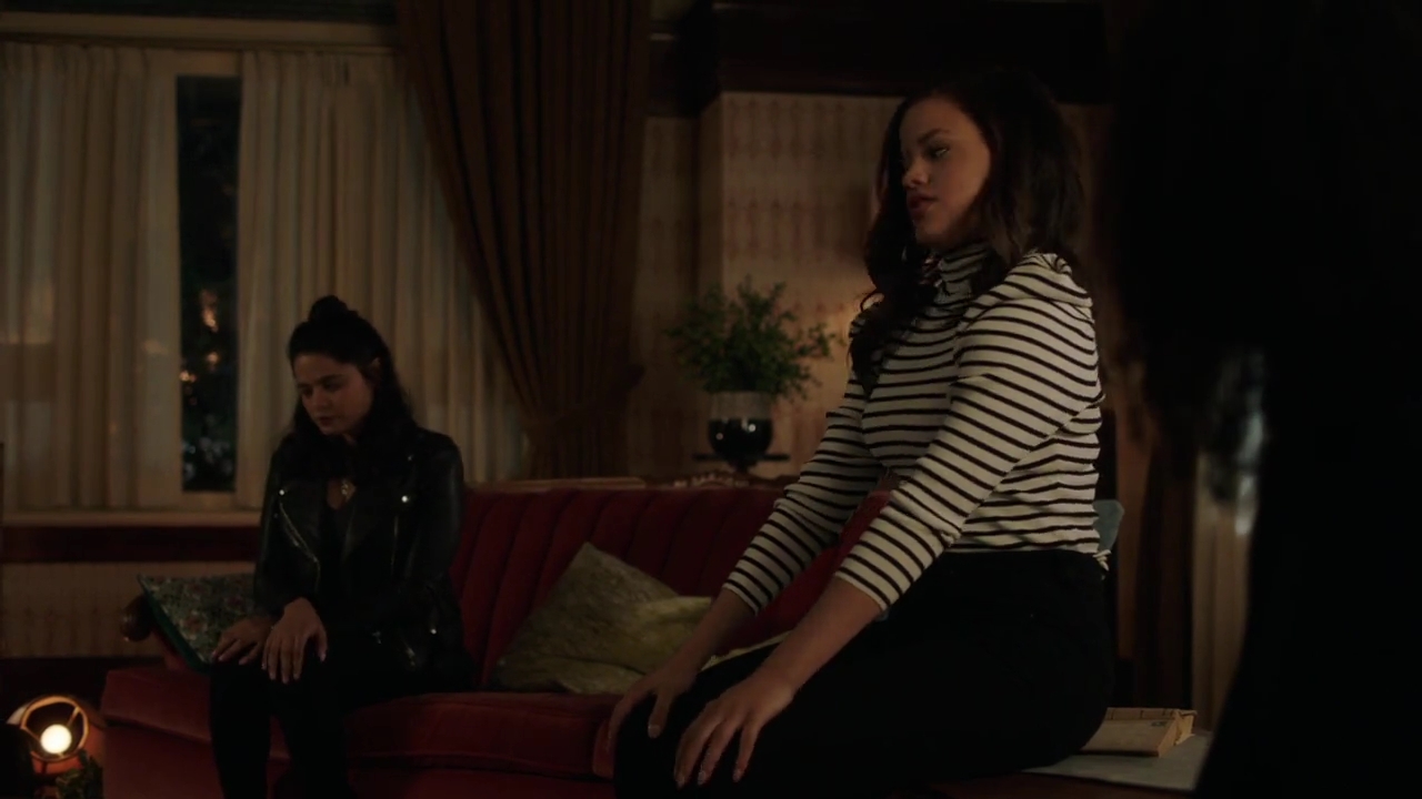 Charmed-Online-dot-nl_Charmed-1x02LetThisMotherOut02052.jpg