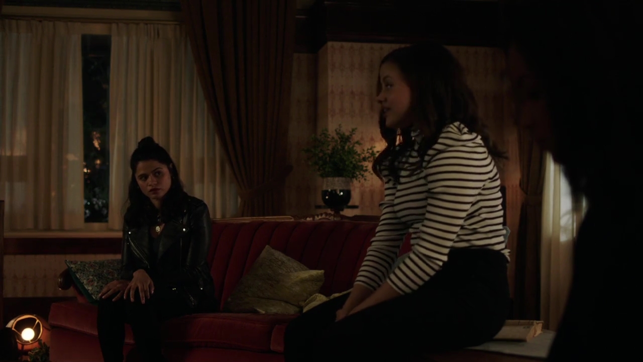 Charmed-Online-dot-nl_Charmed-1x02LetThisMotherOut02069.jpg