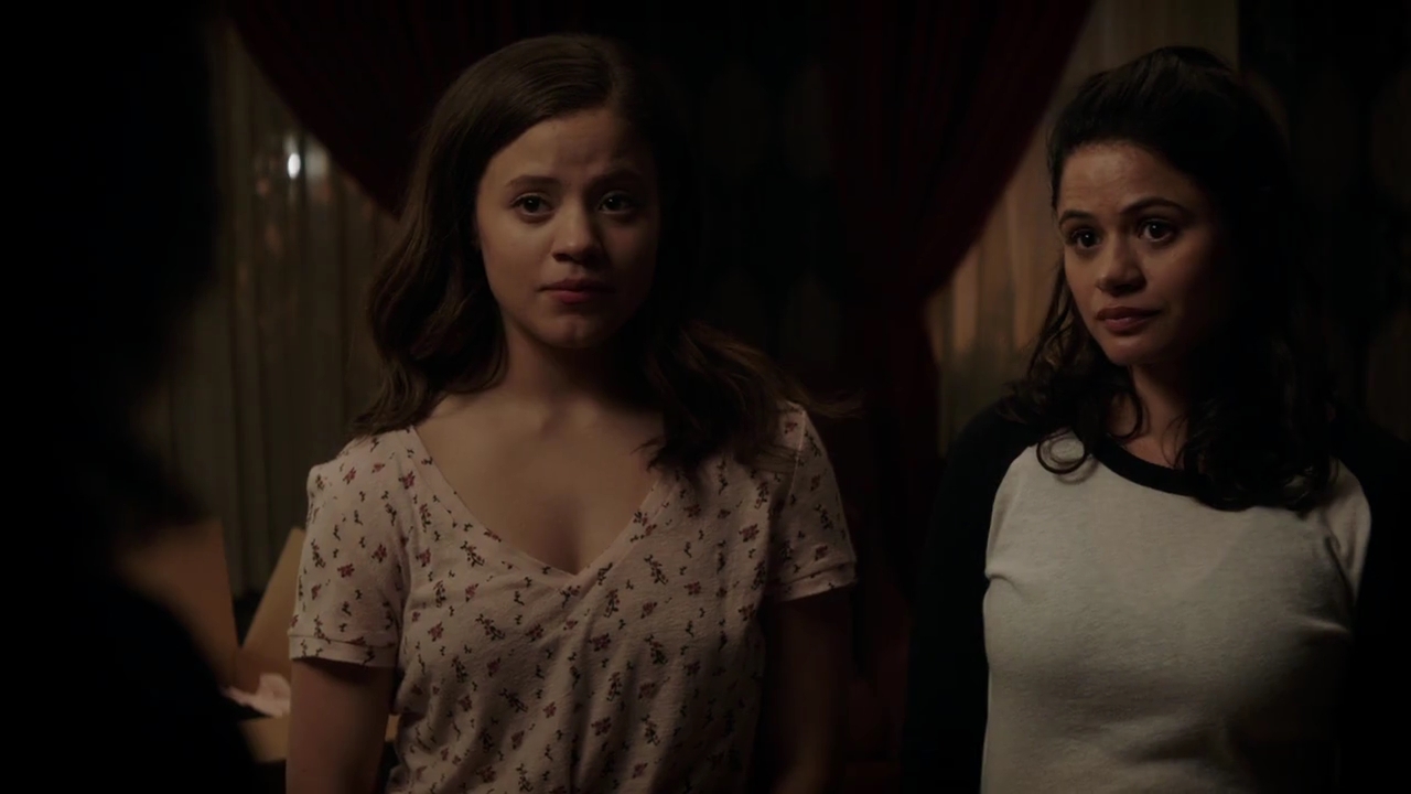 Charmed-Online-dot-nl_Charmed-1x02LetThisMotherOut02202.jpg