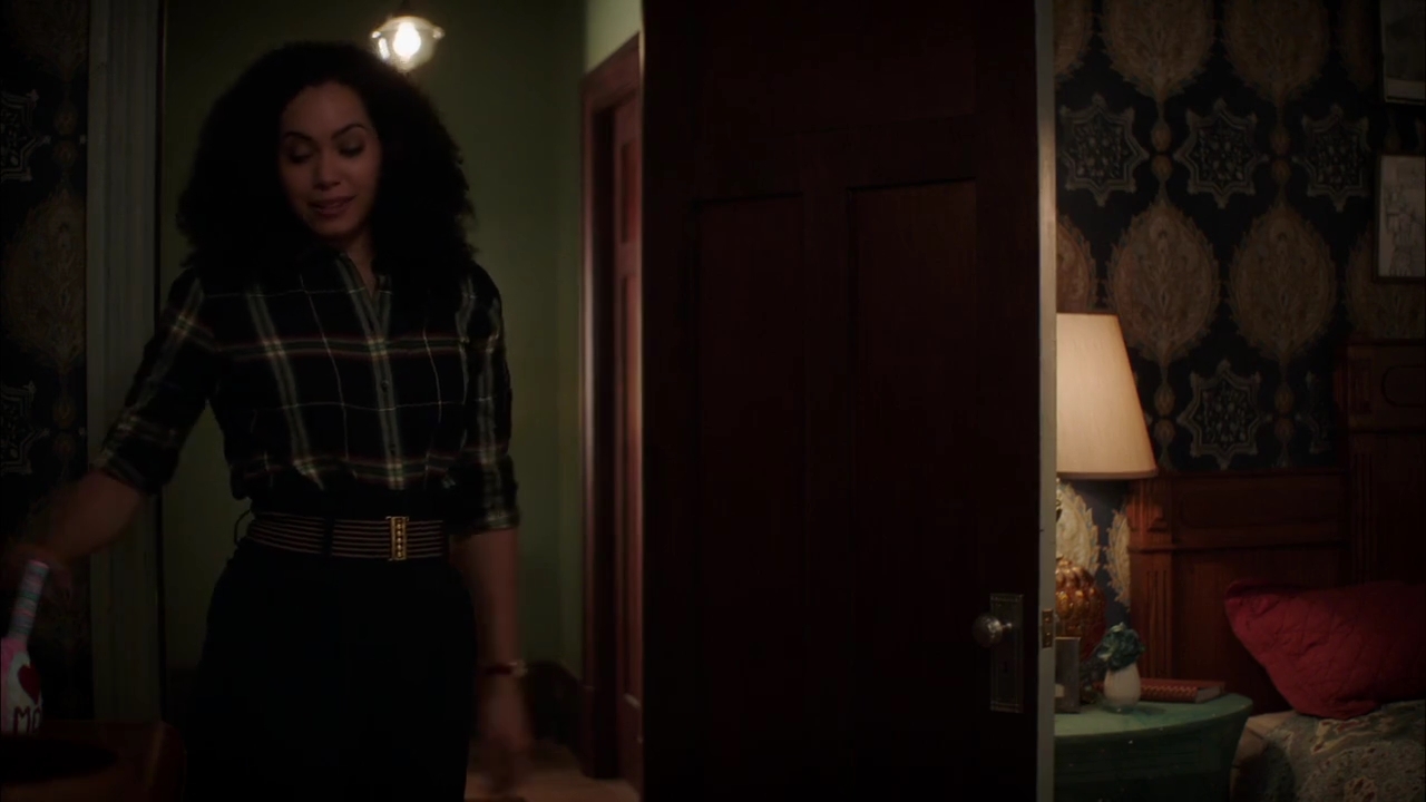 Charmed-Online-dot-nl_Charmed-1x02LetThisMotherOut02210.jpg