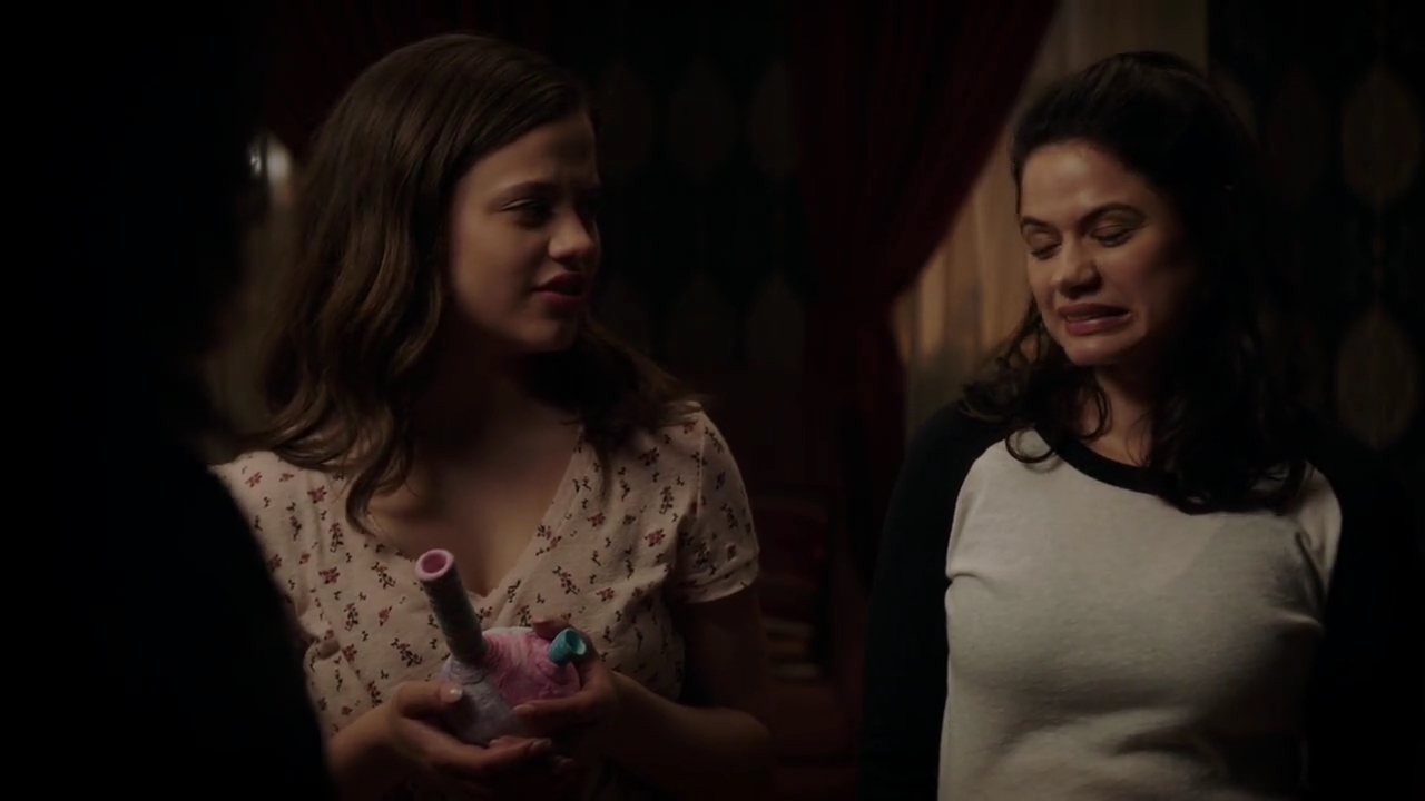 Charmed-Online-dot-nl_Charmed-1x02LetThisMotherOut02220.jpg