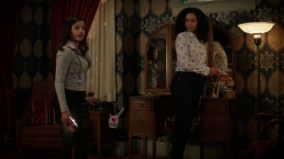 Charmed-Online-dot-nl_Charmed-1x02LetThisMotherOut00203.jpg