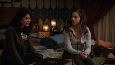 Charmed-Online-dot-nl_Charmed-1x02LetThisMotherOut00219.jpg