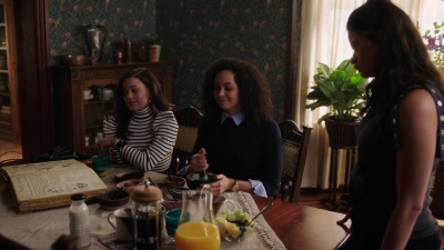 Charmed-Online-dot-nl_Charmed-1x02LetThisMotherOut00371.jpg