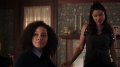 Charmed-Online-dot-nl_Charmed-1x02LetThisMotherOut00385.jpg