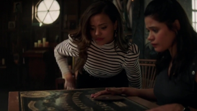 Charmed-Online-dot-nl_Charmed-1x02LetThisMotherOut00765.jpg