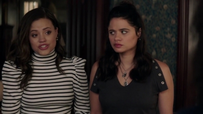 Charmed-Online-dot-nl_Charmed-1x02LetThisMotherOut00853.jpg