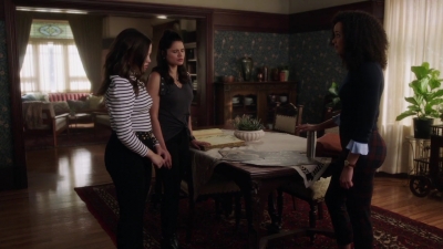 Charmed-Online-dot-nl_Charmed-1x02LetThisMotherOut00858.jpg