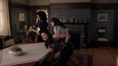 Charmed-Online-dot-nl_Charmed-1x02LetThisMotherOut00874.jpg