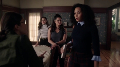 Charmed-Online-dot-nl_Charmed-1x02LetThisMotherOut00881.jpg