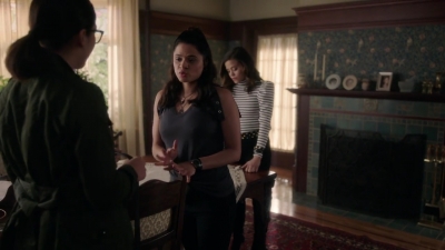 Charmed-Online-dot-nl_Charmed-1x02LetThisMotherOut00892.jpg